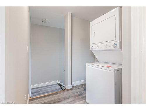 39 Ellerbeck Street, Kingston, ON - Indoor Photo Showing Laundry Room