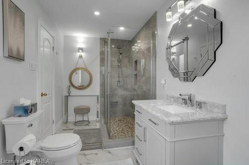 675 Arthur Street, Gananoque, ON - Indoor Photo Showing Bathroom