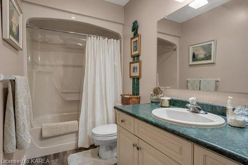 675 Arthur Street, Gananoque, ON - Indoor Photo Showing Bathroom