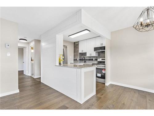 507-14 Greenview Drive, Kingston, ON - Indoor Photo Showing Kitchen