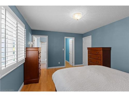 386 Morningside Drive, Kingston, ON - Indoor Photo Showing Bedroom