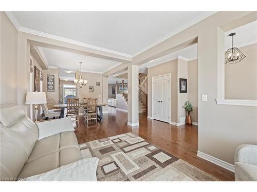 1128 Escala Crescent, Kingston, ON - Indoor Photo Showing Living Room