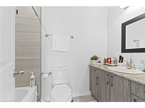 103-1005 Terra Verde Way, Kingston, ON - Indoor Photo Showing Bathroom
