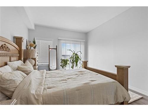 103-1005 Terra Verde Way, Kingston, ON - Indoor Photo Showing Bedroom
