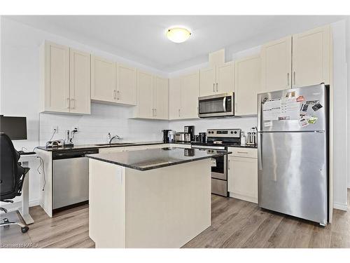 103-1005 Terra Verde Way, Kingston, ON - Indoor Photo Showing Kitchen