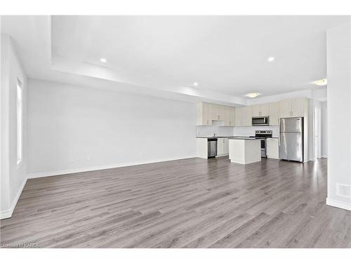 203-1005 Terra Verde Way, Kingston, ON - Indoor Photo Showing Kitchen