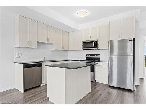 203-1005 Terra Verde Way, Kingston, ON - Indoor Photo Showing Kitchen