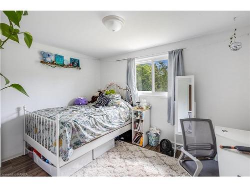 1417 Montreal Street, Kingston, ON - Indoor Photo Showing Bedroom