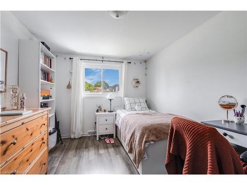 1417 Montreal Street, Kingston, ON - Indoor Photo Showing Bedroom