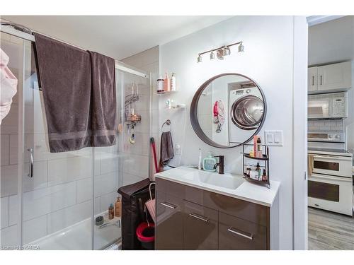 1417 Montreal Street, Kingston, ON - Indoor Photo Showing Bathroom