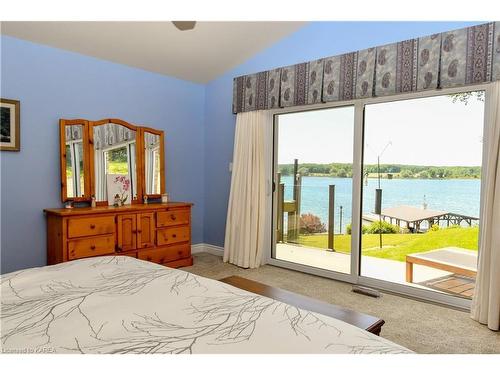 333 Howe Island Ferry Road, Gananoque, ON - Indoor Photo Showing Bedroom