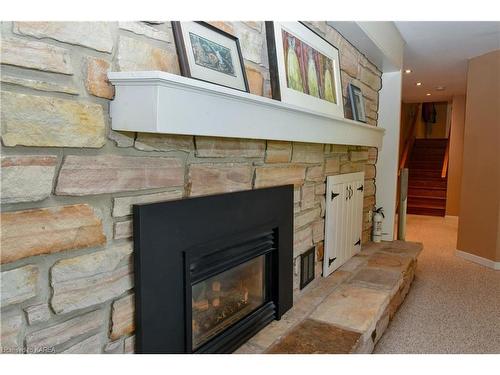 333 Howe Island Ferry Road, Gananoque, ON - Indoor Photo Showing Living Room With Fireplace