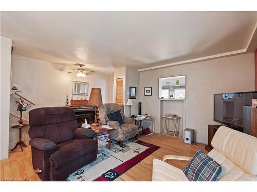 369 Macdonnell Street, Kingston, ON - Indoor Photo Showing Living Room