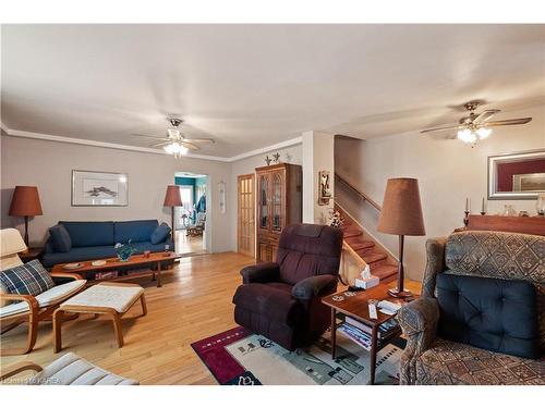 369 Macdonnell Street, Kingston, ON - Indoor Photo Showing Living Room