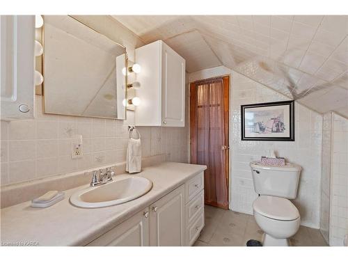 369 Macdonnell Street, Kingston, ON - Indoor Photo Showing Bathroom