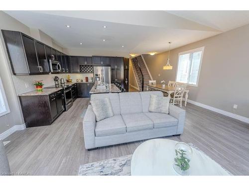 404 Beth Crescent, Kingston, ON - Indoor Photo Showing Living Room