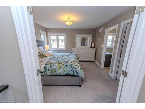 404 Beth Crescent, Kingston, ON - Indoor Photo Showing Bedroom