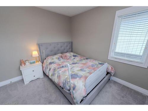 404 Beth Crescent, Kingston, ON - Indoor Photo Showing Bedroom