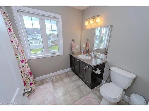 404 Beth Crescent, Kingston, ON - Indoor Photo Showing Bathroom