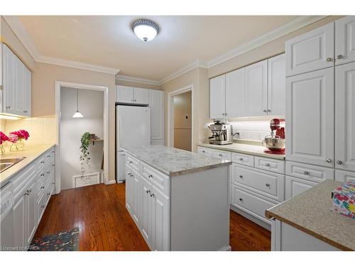 11 Ross Street, Kingston, ON - Indoor Photo Showing Kitchen With Upgraded Kitchen