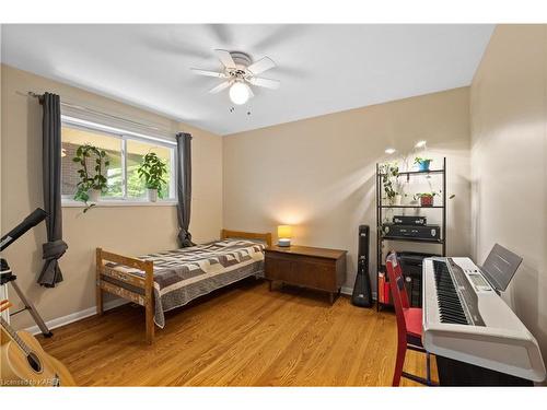 11 Ross Street, Kingston, ON - Indoor Photo Showing Bedroom