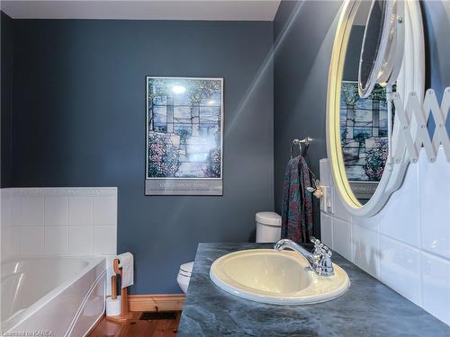 84 Havenwood Trail, Gananoque, ON - Indoor Photo Showing Bathroom