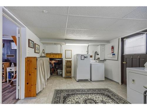 201 Old Orchard Road, Bath, ON - Indoor Photo Showing Laundry Room