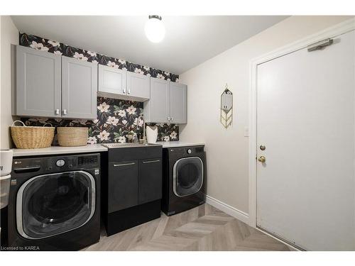 941 Ambleside Crescent, Kingston, ON - Indoor Photo Showing Laundry Room