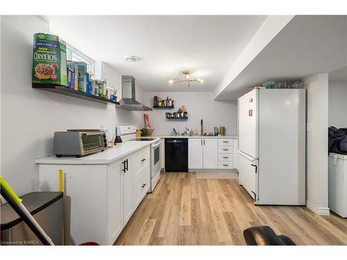 941 Ambleside Crescent, Kingston, ON - Indoor Photo Showing Kitchen