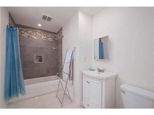 272 Patrick Street, Kingston, ON - Indoor Photo Showing Bathroom