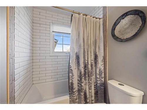 798 Davis Drive, Kingston, ON - Indoor Photo Showing Bathroom