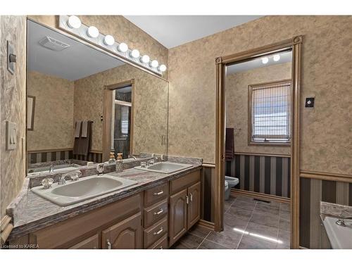 1503 Lower Drive, Kingston, ON - Indoor Photo Showing Bathroom
