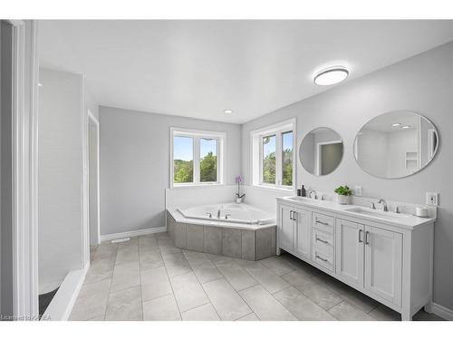 500 Deerview Drive, Kingston, ON - Indoor Photo Showing Bathroom