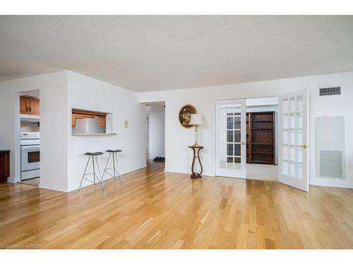 306-165 Ontario Street, Kingston, ON - Indoor Photo Showing Living Room