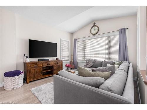 217 Holden Street, Kingston, ON - Indoor Photo Showing Living Room