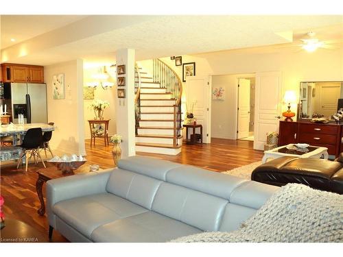 1453 Millenium Court, Kingston, ON - Indoor Photo Showing Living Room