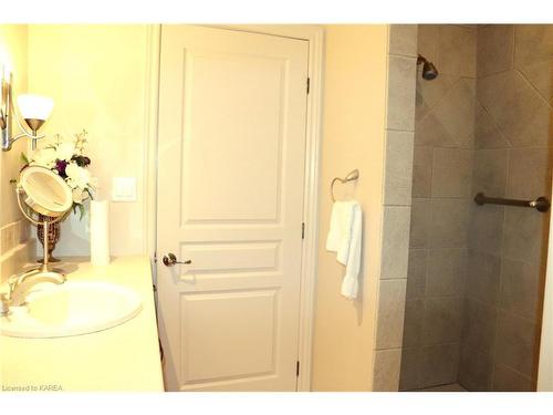 1453 Millenium Court, Kingston, ON - Indoor Photo Showing Bathroom