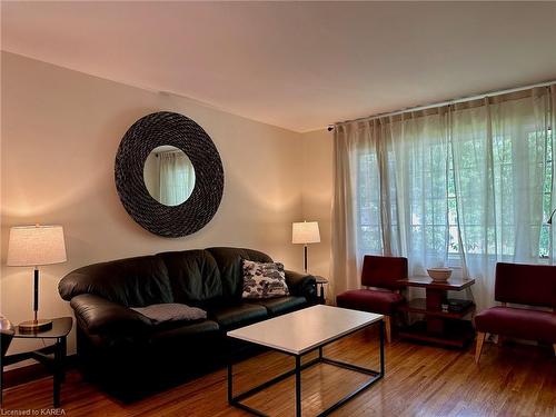 234 Westdale Avenue, Kingston, ON - Indoor Photo Showing Living Room
