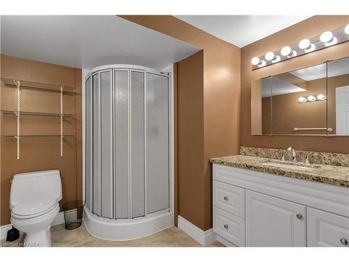 39 Yonge Street, Kingston, ON - Indoor Photo Showing Bathroom