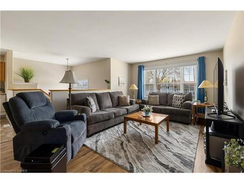 142 Virginia Street, Kingston, ON - Indoor Photo Showing Living Room