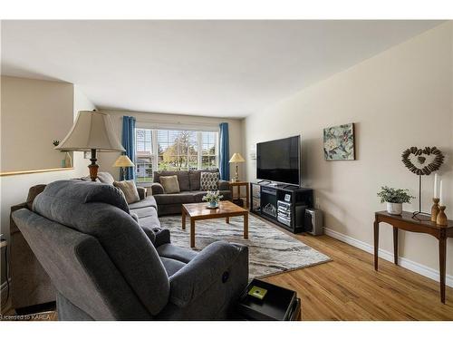 142 Virginia Street, Kingston, ON - Indoor Photo Showing Living Room