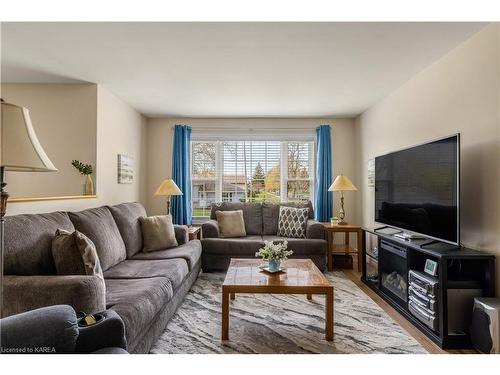 142 Virginia Street, Kingston, ON - Indoor Photo Showing Living Room