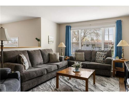 142 Virginia Street, Kingston, ON - Indoor Photo Showing Living Room