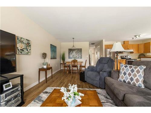 142 Virginia Street, Kingston, ON - Indoor Photo Showing Living Room