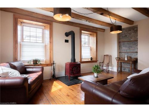 1311 Turnbull Way, Kingston, ON - Indoor Photo Showing Living Room