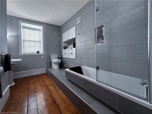 1311 Turnbull Way, Kingston, ON - Indoor Photo Showing Bathroom