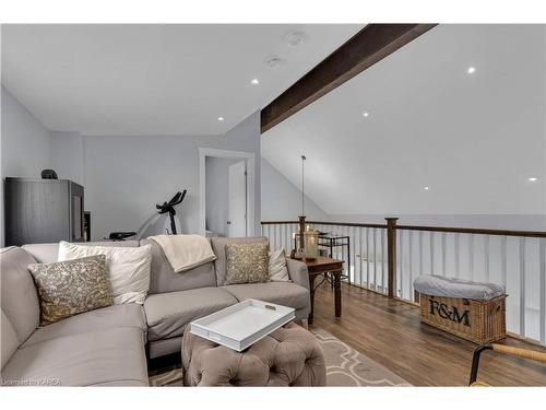 268 Shermans Point Road, Greater Napanee, ON - Indoor Photo Showing Living Room