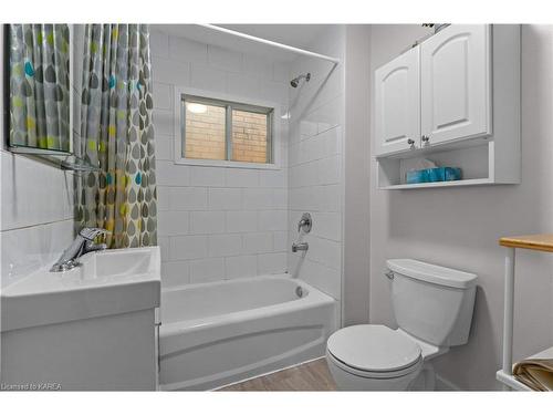 80 Cartwright Street, Kingston, ON - Indoor Photo Showing Bathroom