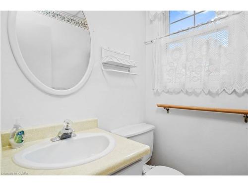 24-19 Macpherson Avenue, Kingston, ON - Indoor Photo Showing Bathroom
