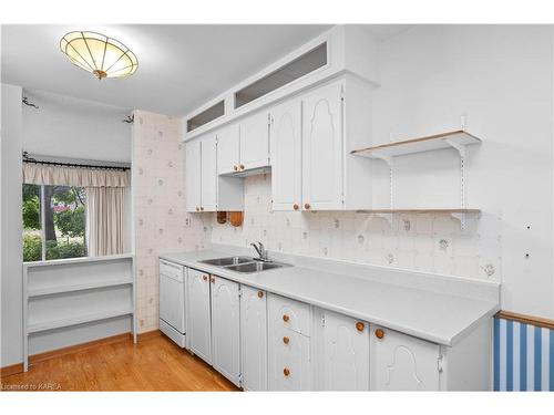 24-19 Macpherson Avenue, Kingston, ON - Indoor Photo Showing Kitchen With Double Sink
